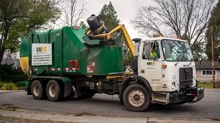 Autocar WX64  Heil Rapid Rail Garbage Truck [upl. by Lekram]