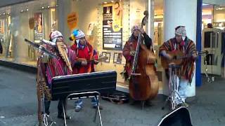 Peruanische Straßenmusiker in Nürnberg [upl. by Pernick238]