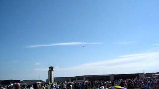 F18 Flyby Waukegan Air Show 2011 [upl. by Inaliak]