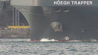 【強風通峡】巨大オートライナー「HOEGH TRAPPER」・日中国際フェリー「新鍳真」関門海峡反航 [upl. by Lleira501]