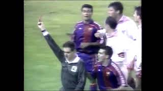 Em 1994 Romário agride Simeone em jogo entre Barcelona e Sevilla [upl. by Malony631]