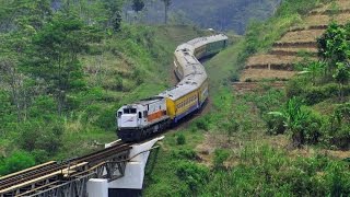 Kereta Api Serayu Pagi Melewati Jembatan Legok Garing [upl. by Eahsal]