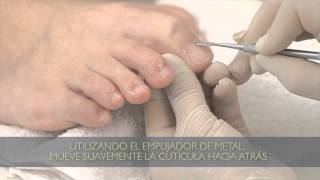 Cómo empujar las cutículas de uñas de los pies  Tips para pedicuría [upl. by Ybhsa442]