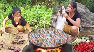 Catch and cook Crab for survival food  Crab boiled with chili sauce for dinner [upl. by Marcello]