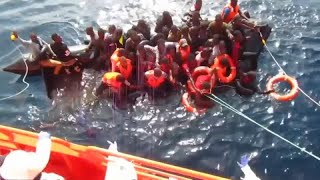 Spagna 458 migranti salvati in mare [upl. by Patnode]