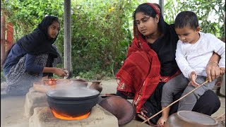 বৃষ্টি ভেজা দুপুরে তারার কি খেতে মন চাইছে  Village life with Shampa [upl. by Marne]