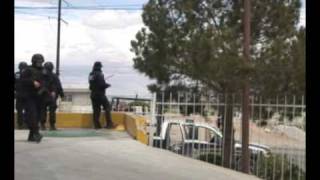 Aparentes sicarios graban una emboscada a policías estatales [upl. by Lorne140]