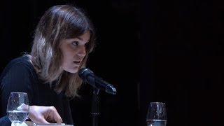 La ovación a Elvira Sastre por su poema quotSomos mujeresquot en el Congreso de la Lengua [upl. by Tnilk]