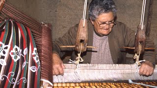 HILO artesanal Preparación de la URDIMBRE y los OVILLOS para su uso en un telar tradicional [upl. by Sinne649]