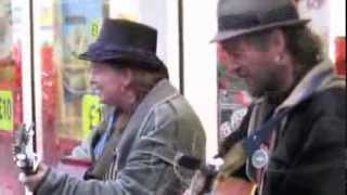 The Kinks Dave Davies catches street busker act Laura and Pixi do Stray Cat Strut [upl. by Incrocci731]