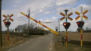 Spoorwegovergang Kvidinge S  Railroad crossing  Järnvägsövergång [upl. by Airamasor]