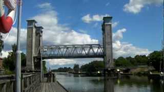 Järnvägsbronlyftbron i Trollhättan öppnas [upl. by Oiznun]