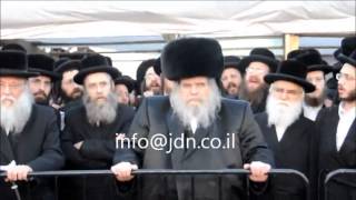 Belz Rebbe Visiting Kivrei Tzadikim In The Ukraine  Iyar 5773 [upl. by Ender990]