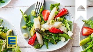 Spargelsalat mit Erdbeeren Rezept  Fruchtiger Salat mit grünem und weißem Spargel  EDEKA [upl. by Matthew125]