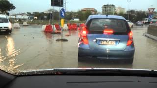 Alluvione a Rimini del 24 06 2013 disastro acqua allagamenti e fogne [upl. by Ddej]