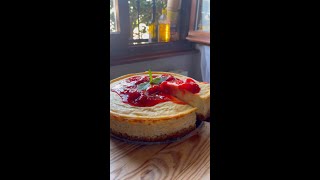 NEW YORK CHEESECAKE alle FRAGOLEin versione vegana😍🍰❤️🍓 Shorts [upl. by Soane]