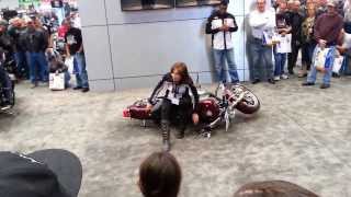 woman teaches how to tip up a Harley alone [upl. by Vange]