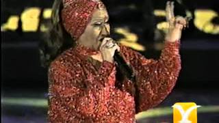 Celia Cruz La vida es un carnaval Festival de Viña 2000 [upl. by Bernstein]