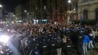 No Green Pass traffico in tilt nel centro di Milano per il corteo senza meta [upl. by Enelrahs]