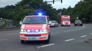 Autofahrerin schneidet NEF auf Einsatzfahrt   RTW  NEF BF Wuppertal [upl. by Nnahs]