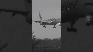 Finnair A350 crosswind landing  Heathrow Airport [upl. by Chiang727]