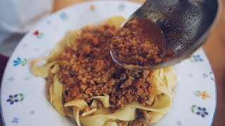 Ragù alla Bolognese  La ricetta originale italiana di Cucina Geek [upl. by Vladamar]