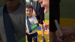 RIDDA doet SKILLS met GEBROKEN ARM 💔🥹baileyfreestyle freestyle voetbal shorts gebroken arm [upl. by Desdamona710]