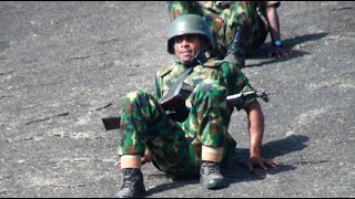 Watch Some Soldiers In Guards Brigade Climb Down Abuja Aso Rock In Fear The 2023 Ascent of Aso Rock [upl. by Ji536]