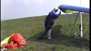 hang gliding Firle Beacon Sussex airwave kiss Kevin Legs Turner 198910 [upl. by Ainahs]