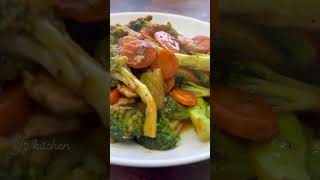 Quick Broccoli carrot chicken Stir Fry jzkitchen food reels cooking trading jzkitchen food [upl. by Lesig]