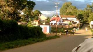 MADAGASCAR ANTSIRABE Ballade en pousse pousse [upl. by Rudd61]