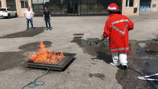 Corso antincendio Padova  parte pratica con addestramento ed esercitazione sulluso degli estintori [upl. by Anwadal]