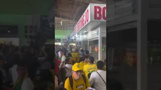 Bolsonaro toma café com apoiadores no mercado de Mangabeira após percorrer ruas em carro aberto [upl. by Elem]