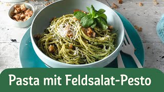 FeldsalatPesto selber machen – schnell amp einfach 🥬  REWE Deine Küche [upl. by Mohr]