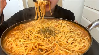 【ASMR，咀嚼音】Mackerel Tomato Cream Pasta！鯖缶チーズトマトクリームパスタ！ [upl. by Lanford]