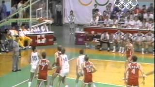 USSR vs Yugoslavia  Mens Basketball Final  Seoul 1988 Olympic Games [upl. by Freda431]