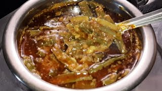 पारंपारिक गावरान पध्दतीने बनवलेली वालाच्या शेंगाची रस्सा भाजी  valachi bhaji  gavakadchya recipe [upl. by Joelie]