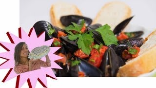 Come Pulire e Cuocere le Cozze  Ricetta Impepata di Cozze  Le Ricette di Alice [upl. by Kennet775]