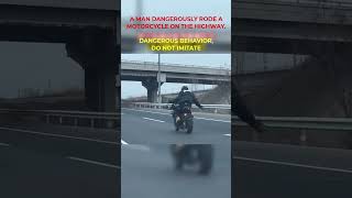 IN BEIJING A MAN DANGEROUSLY RODE A MOTORCYCLE ON THE HIGHWAY DANGEROUS BEHAVIOR DO NOT IMITATE [upl. by Magnien]