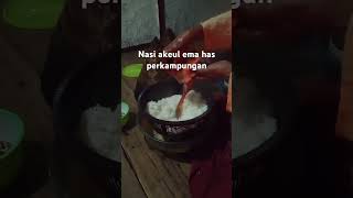 Nasi akeul emak di kampung emang enak karena sudah langka sekalih shorts perkampungan [upl. by Mariellen]