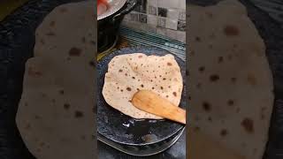 Garma garam parathe khane ka maza hi kuch aur hai verytesty indianfood 👌😋youtubeshorts [upl. by Lucrece]