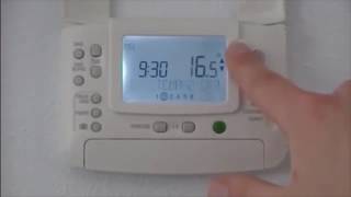 Chronotherm thermostaat programmeren  Honeywell Home [upl. by Htnnek865]