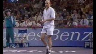 Lleyton Hewitt vs Andre Agassi Masters Cup 2001  Sydney Round Robin [upl. by Wandie]