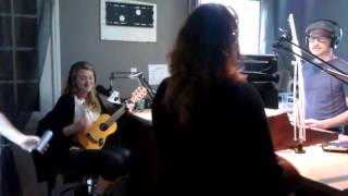 Les soeurs Boulay Tes pas game dans le studio de CHNC en Gaspésie [upl. by Trellas98]