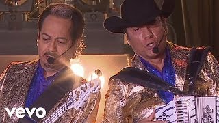 Los Tigres Del Norte  Ni Parientes Somos En Vivo [upl. by Violette]