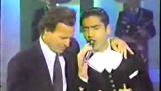 Julio Iglesias y Alejandro Fernandez La media vuelta [upl. by Narot]