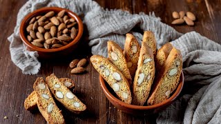 Cantuccini alle mandorle ricetta originale con strutto [upl. by Danzig]