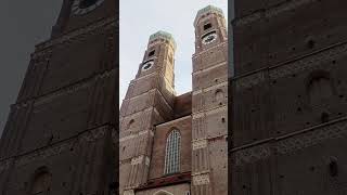 München Frauenkirche Duett der beiden großen Glocken [upl. by Tnias]