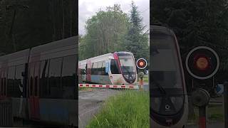 Citadis Dualis  tramtrain au PN 16 de la ligne dEsbly à CrécylaChapelle SNCF [upl. by Vasily]