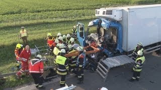 Schwerer LKWUnfall auf Rastplatz [upl. by Galasyn]